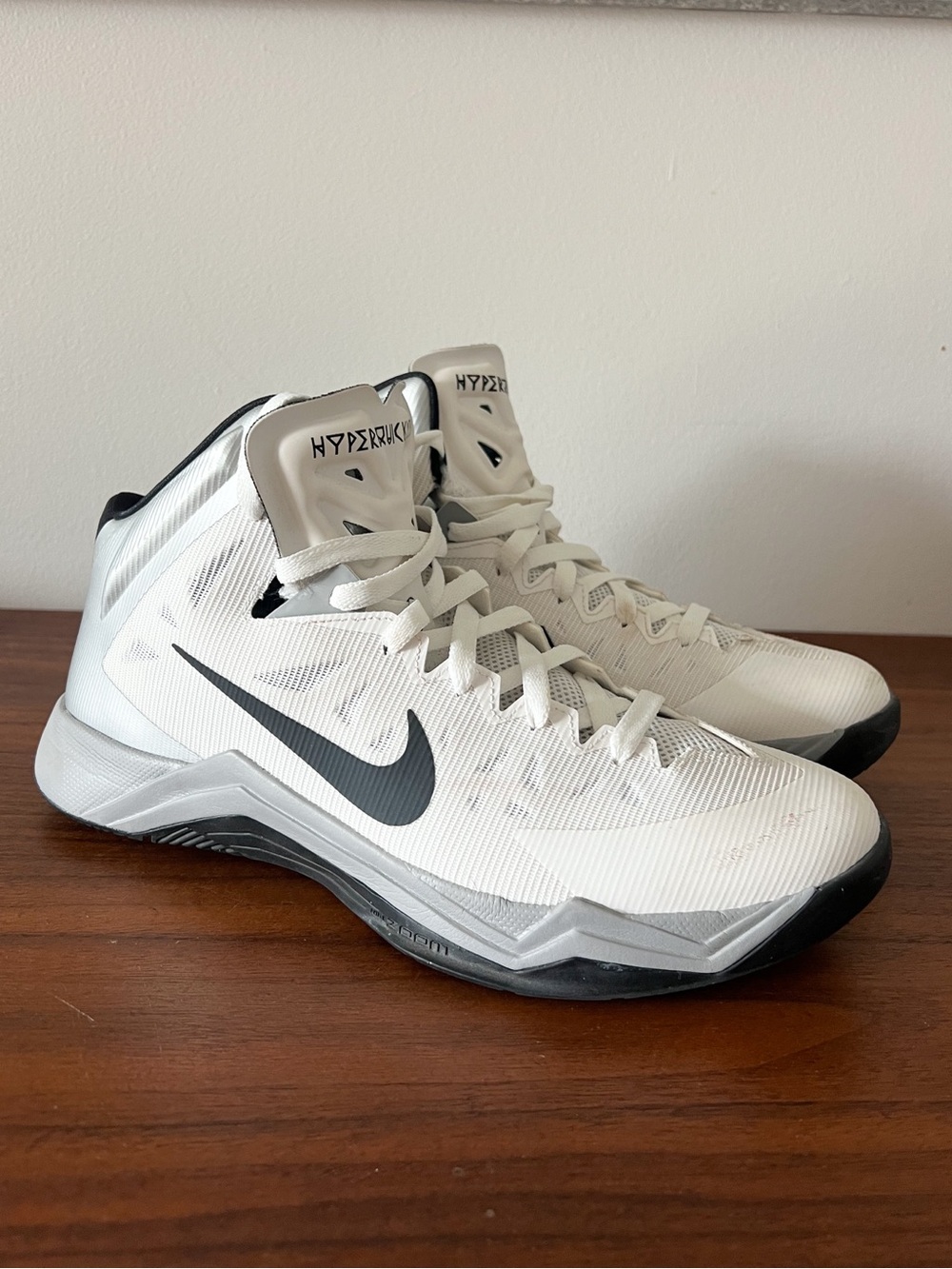 Nike HyperQuickness White Black Mid Basketball Shoes Men's Size 11 599420-100